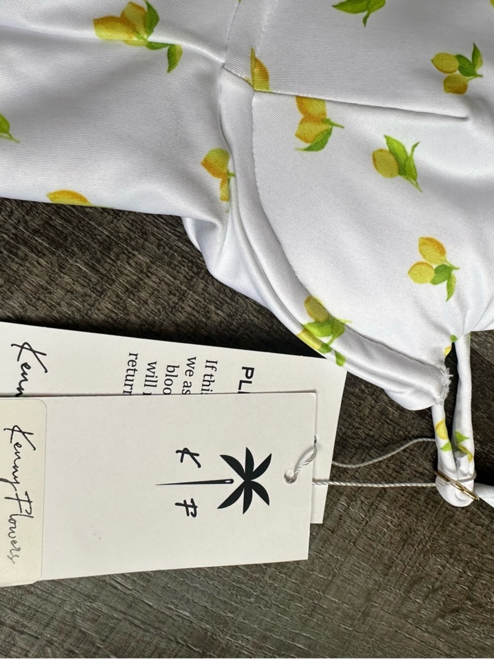 Kenny Flowers The Amalfi White Lemon-Print Underwire OnePiece Swimsuit Large NWT - Picture 10 of 13